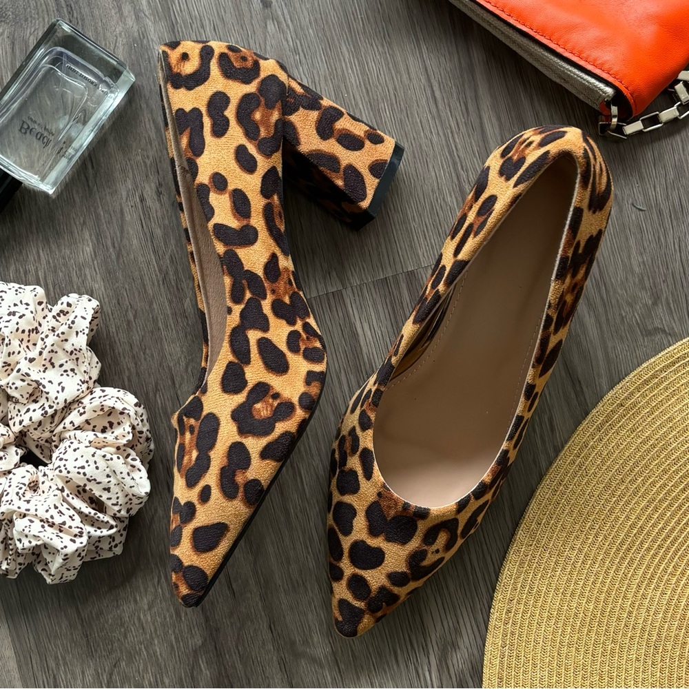 NWT Brand New Size 9 Leopard Print Pointed Toe Block Heels